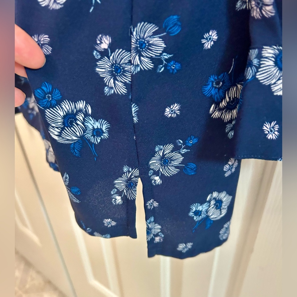 Chase Bank Lands End Top Shirt Navy Floral Sz Medium - Picture 5 of 9